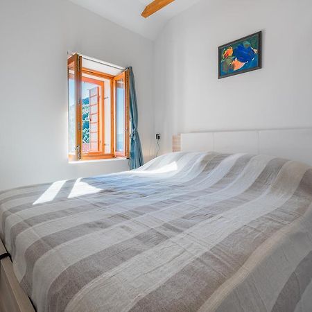 Apartment Pod Kastilom Jelsa  Bagian luar foto