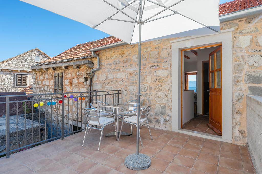 Apartment Pod Kastilom Jelsa  Bagian luar foto