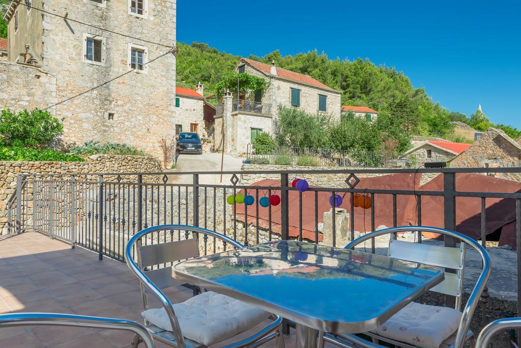 Apartment Pod Kastilom Jelsa  Bagian luar foto