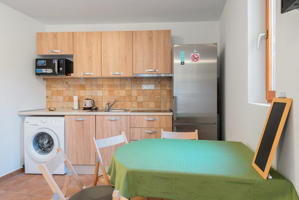 Apartment Pod Kastilom Jelsa  Bagian luar foto