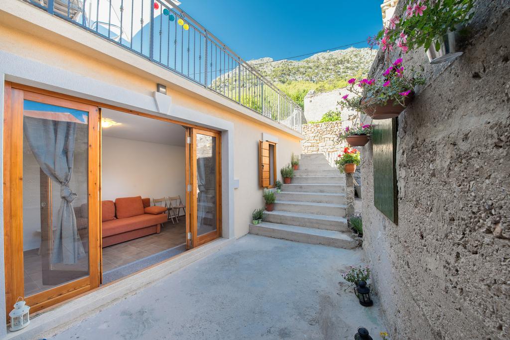 Apartment Pod Kastilom Jelsa  Bagian luar foto