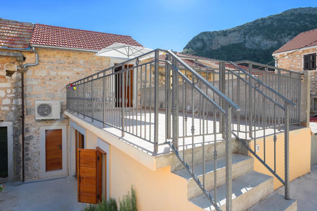 Apartment Pod Kastilom Jelsa  Bagian luar foto