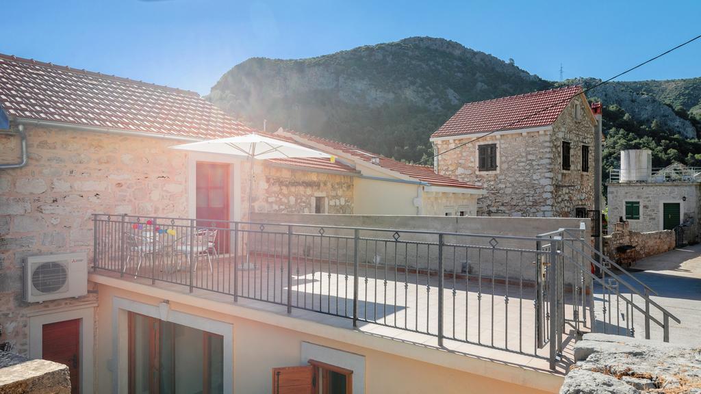Apartment Pod Kastilom Jelsa  Bagian luar foto